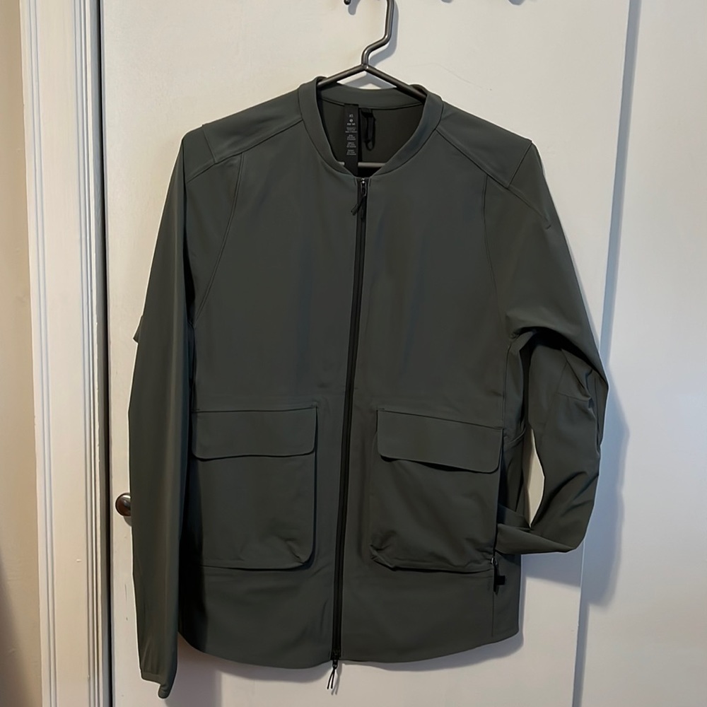NWOT Lululemon Lab bomber